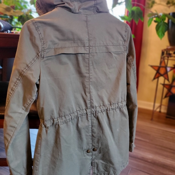 Mid length woman's jacket - Picture 5 of 11